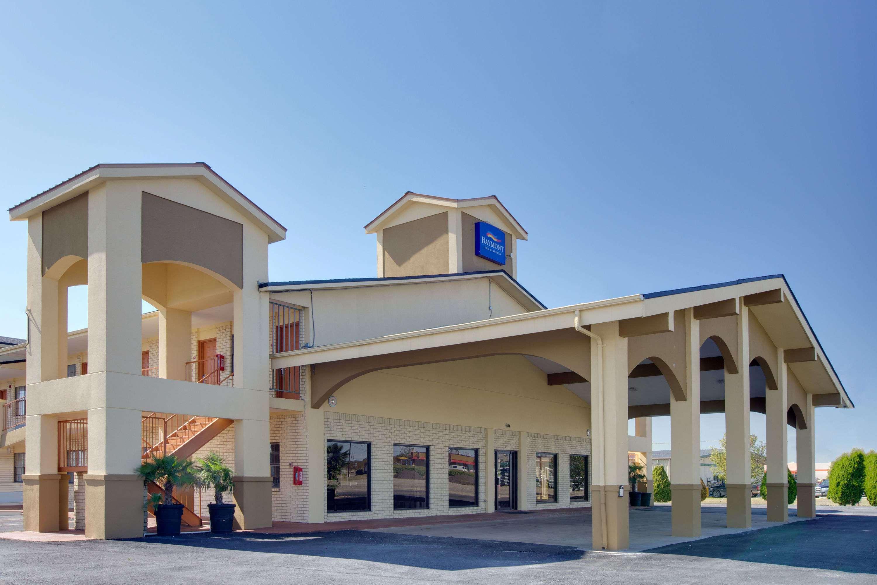 Baymont By Wyndham Terrell Hotel Buitenkant foto