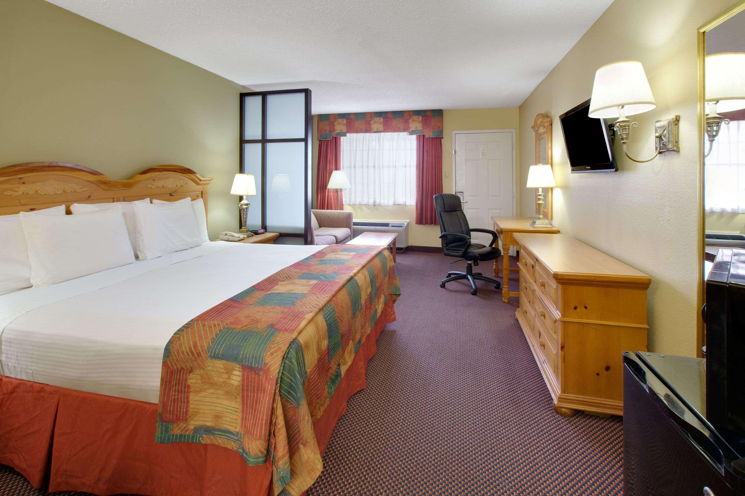 Baymont By Wyndham Terrell Hotel Buitenkant foto