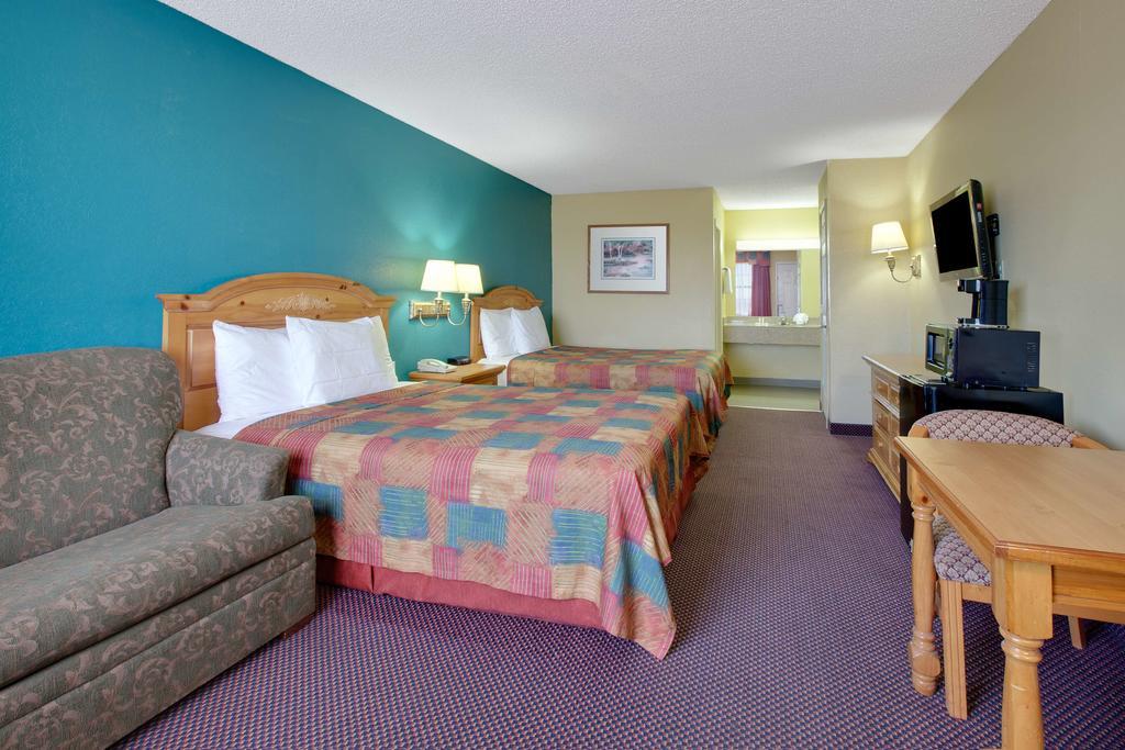 Baymont By Wyndham Terrell Hotel Buitenkant foto